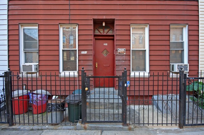 251 Stockholm St in Brooklyn, NY - Building Photo - Building Photo