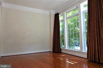 1115 Crestfield Dr in Rockville, MD - Building Photo - Building Photo