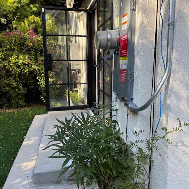 1031 Almanor Ave in Menlo Park, CA - Building Photo - Building Photo