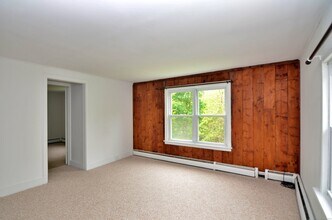 10 Mountain Orchard Rd in Bethel, CT - Building Photo - Building Photo