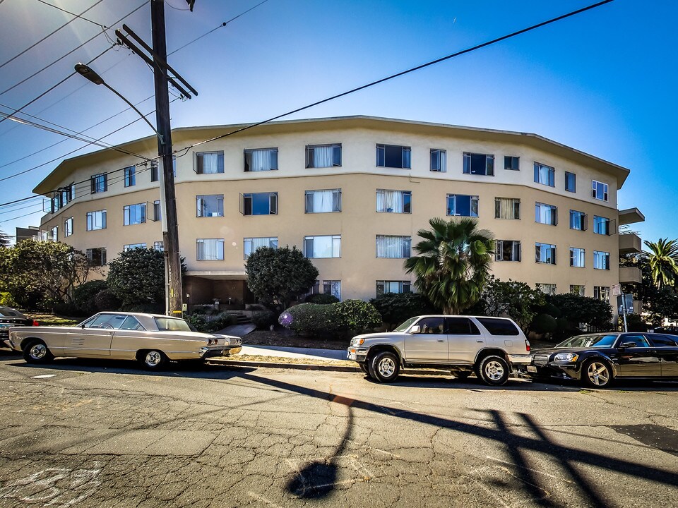 Vern-Lee in Oakland, CA - Building Photo