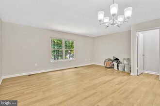 6454 Blarney Stone Ct in Springfield, VA - Building Photo - Building Photo