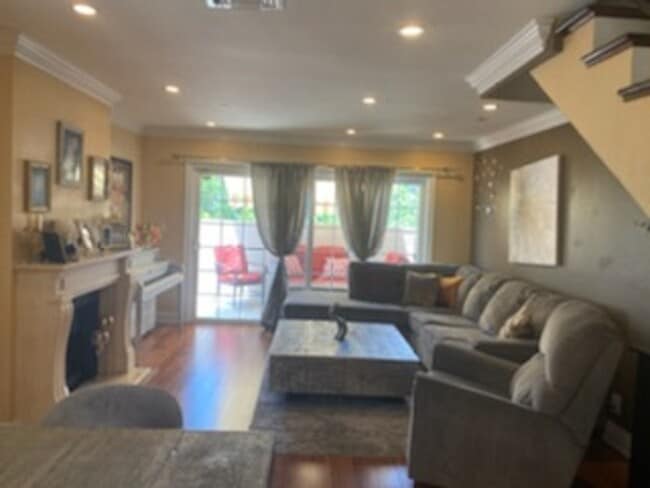 620 W Doran St, Unit 7 in Glendale, CA - Building Photo - Building Photo