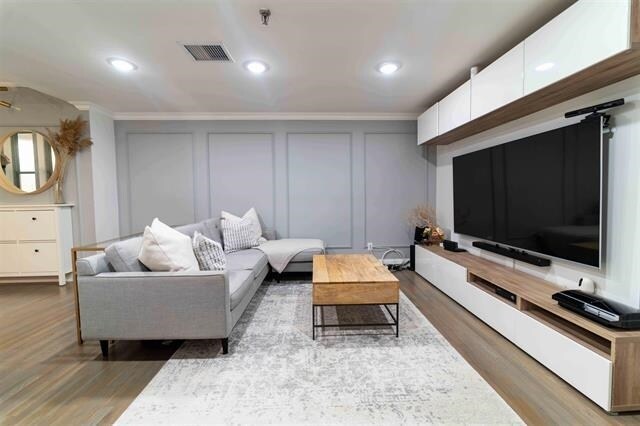 227 Christopher Columbus Dr in Jersey City, NJ - Building Photo
