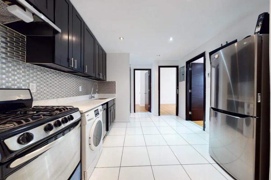964 Amsterdam Ave in New York, NY - Building Photo