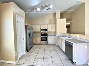 7030 W Villa St in Phoenix, AZ - Foto de edificio - Building Photo