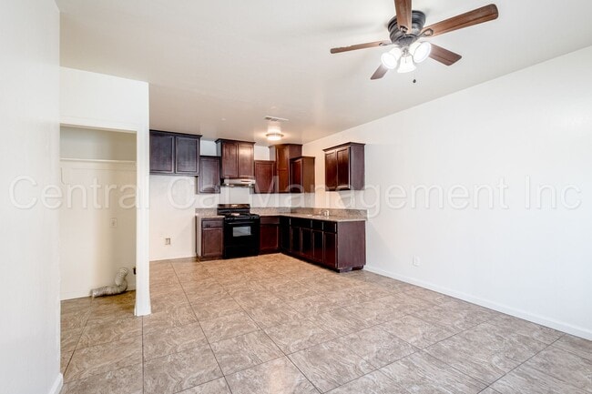 703 N St in Bakersfield, CA - Building Photo - Building Photo