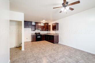 703 N St in Bakersfield, CA - Foto de edificio - Building Photo