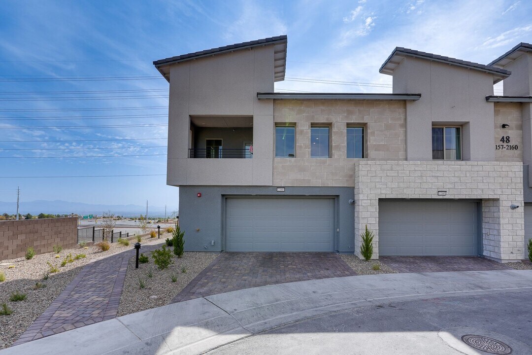 600 N Carriage Hill Dr in Las Vegas, NV - Building Photo