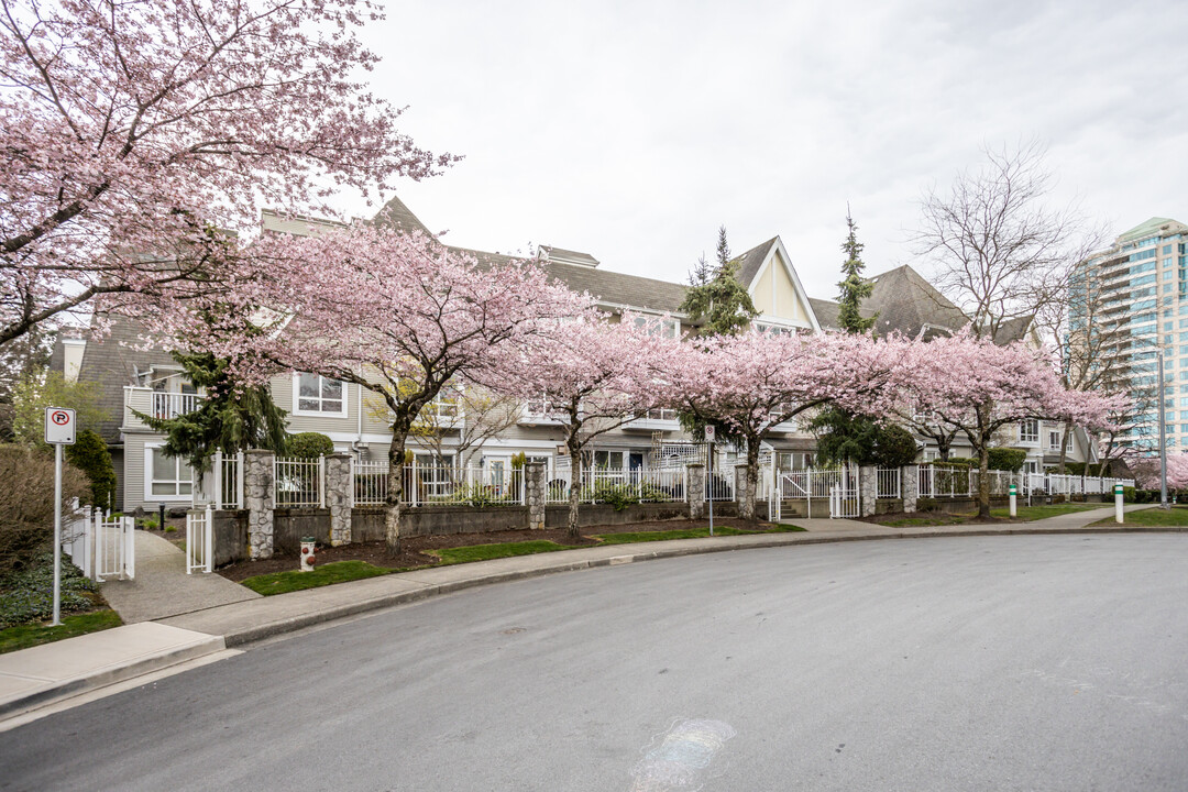 6445 Arbroath St in Burnaby, BC - Building Photo