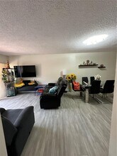 13870 SW 62nd St, Unit 103 in Miami, FL - Foto de edificio - Building Photo