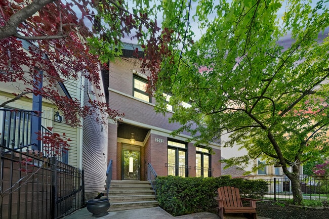 property at 2512 N Artesian Ave