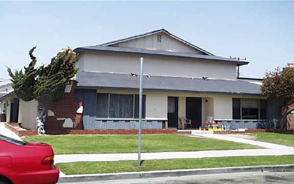 221 Chester Way in Oxnard, CA - Building Photo - Building Photo