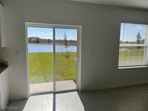 19550 Fairhill Ct in Lehigh Acres, FL - Foto de edificio - Building Photo