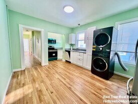 56 Forbes St in Boston, MA - Building Photo