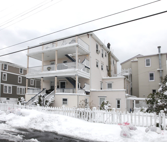 18 Abbott Ave in Ocean Grove, NJ - Foto de edificio - Building Photo