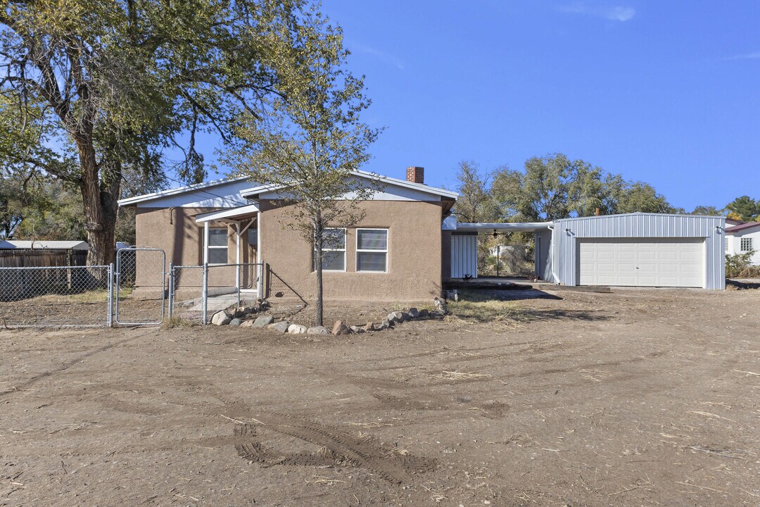 17 Jose I Garcia Rd in Belen, NM - Building Photo