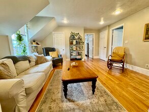 335 Baker St, Unit 2 in Boston, MA - Building Photo - Building Photo