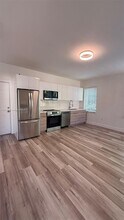 729 Meridian Ave in Miami Beach, FL - Building Photo - Building Photo