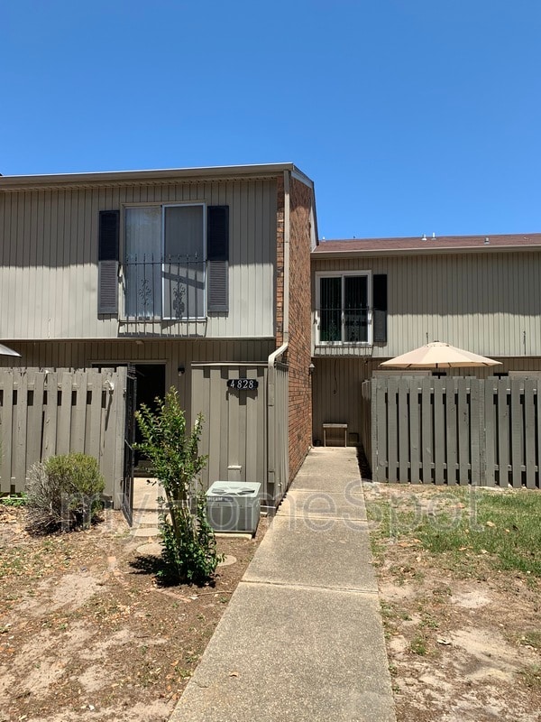 property at 4828 Huron Dr