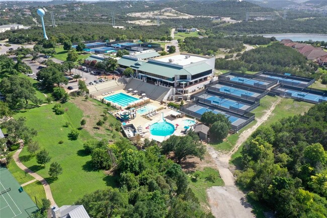 200 World of Tennis Sq in Lakeway, TX - Foto de edificio - Building Photo