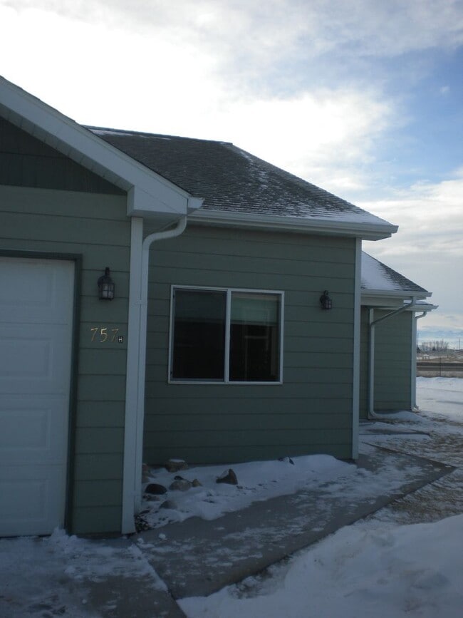 property at 757 Linda Ln