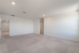 8678 Glen Echo Ave in Las Vegas, NV - Building Photo - Building Photo