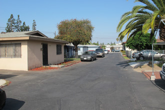 12420 Dunrobin Ave in Downey, CA - Building Photo - Building Photo