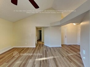 7736 Halleys Dr in Littleton, CO - Foto de edificio - Building Photo