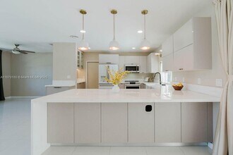 17701 SW 93rd Ave in Palmetto Bay, FL - Building Photo - Building Photo
