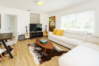 3523 SW 16th St in Miami, FL - Building Photo - Building Photo