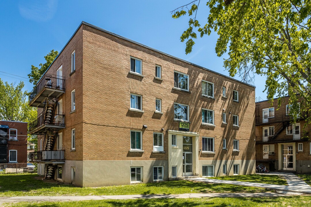 1205-1245 Ouimet Rue in St. Laurent, QC - Building Photo