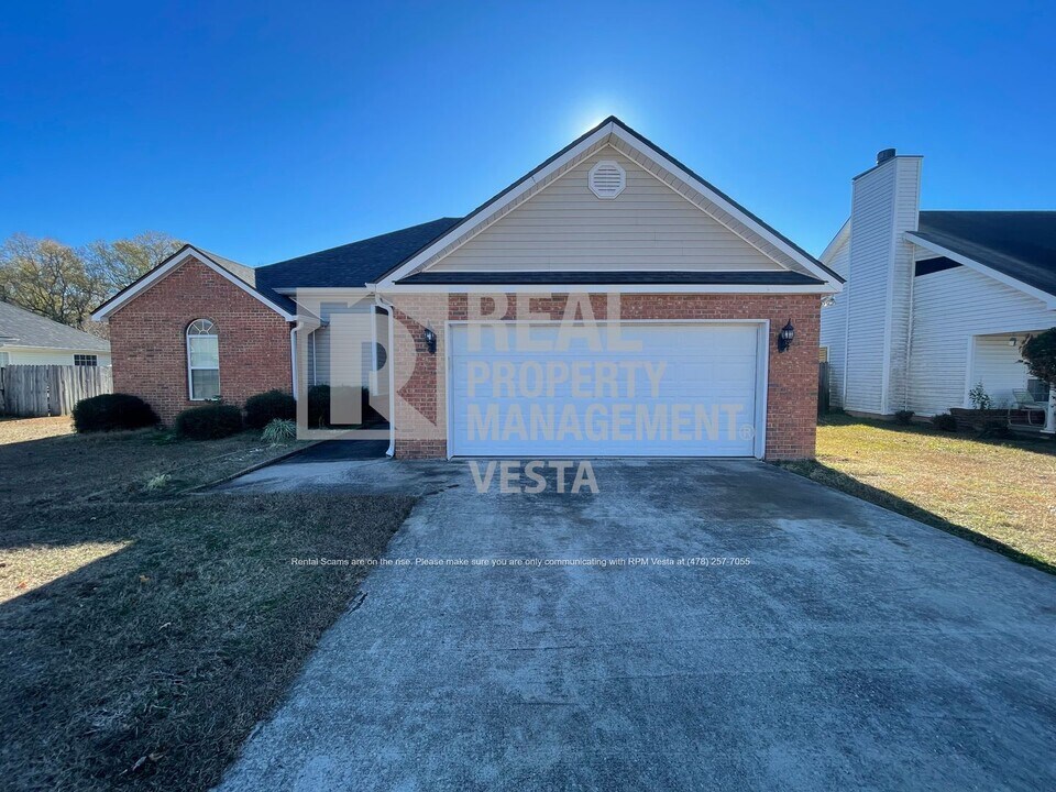 316 Wynfield Ln in Bonaire, GA - Building Photo