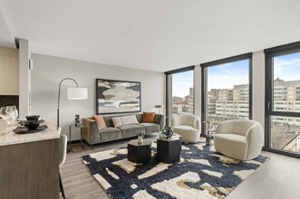 1966 W Ogden Ave in Chicago, IL - Foto de edificio - Building Photo