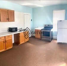 196 S Grand Ave in Bradley, IL - Building Photo - Building Photo