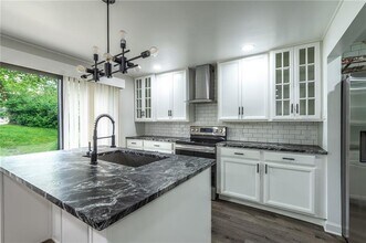 107 Forest Edge Dr in Sewickley, PA - Building Photo - Building Photo