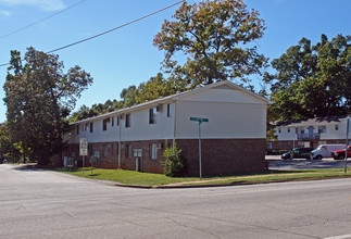 San Souci Apartments in Greenville, SC - Building Photo - Building Photo