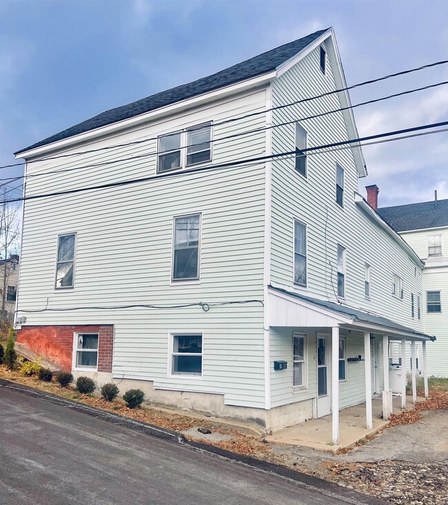 19 Pleasant St-Unit -10 in Ashland, NH - Building Photo - Building Photo