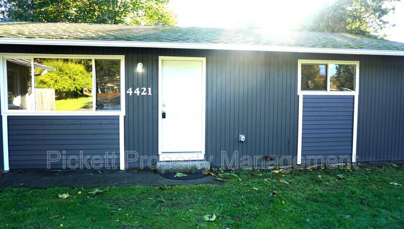 4421 Fitz Dr in Bremerton, WA - Building Photo