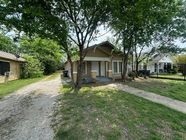 2112 McKenzie Ave in Waco, TX - Building Photo - Building Photo