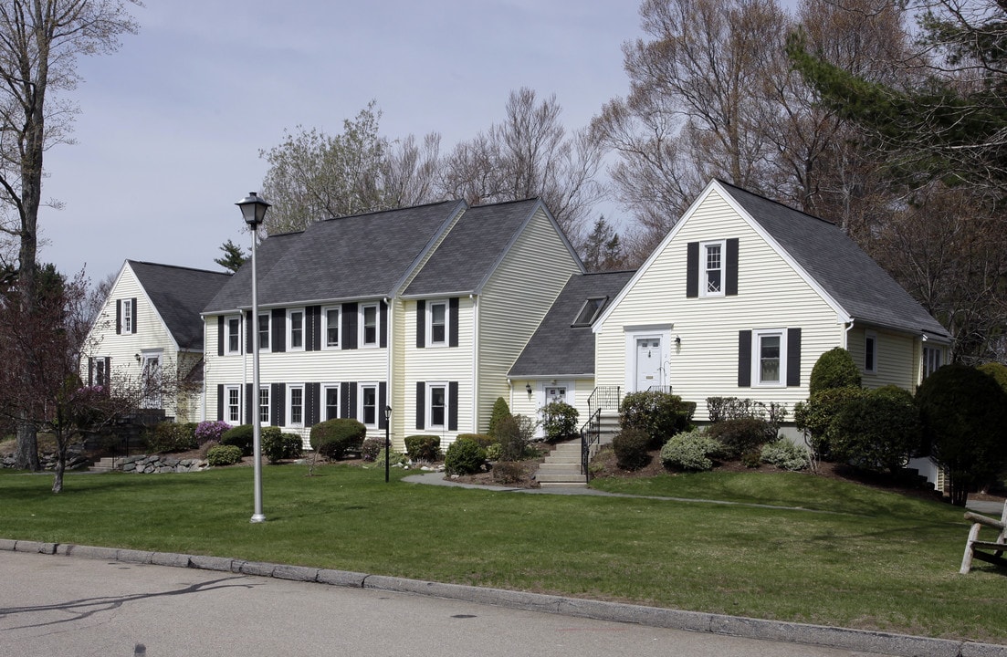 Pine Tree Brook in Milton, MA - Foto de edificio