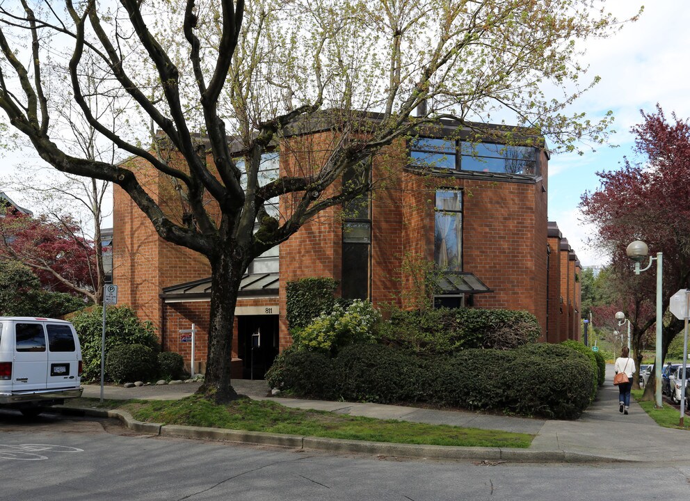 Willow Mews in Vancouver, BC - Building Photo