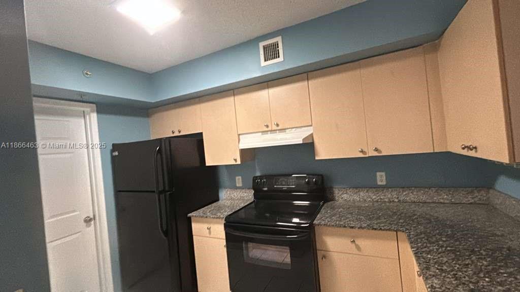 2427 Centergate Dr in Miramar, FL - Building Photo