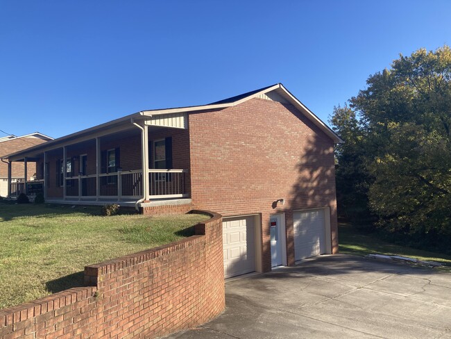 490 Beechwood Cir in Morristown, TN - Building Photo - Building Photo