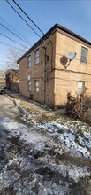 6624 S Hartwell Ave in Chicago, IL - Building Photo - Building Photo