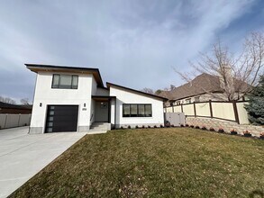 2251 Lincoln Ln in Holladay, UT - Building Photo - Building Photo
