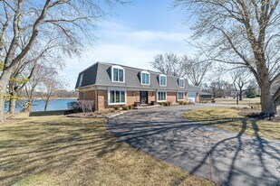 2419 Cumberland Cir in Long Grove, IL - Building Photo