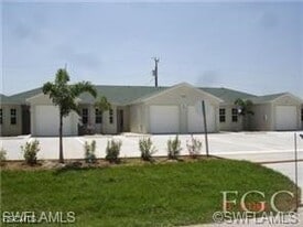 1032 SE 11th St in Cape Coral, FL - Building Photo