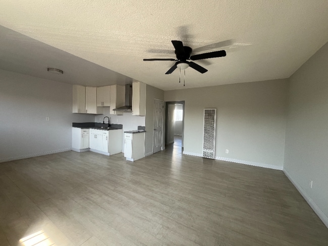 property at 609 W 94th St