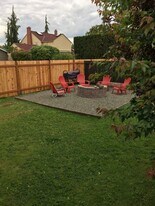 421 10th St SW in Puyallup, WA - Building Photo